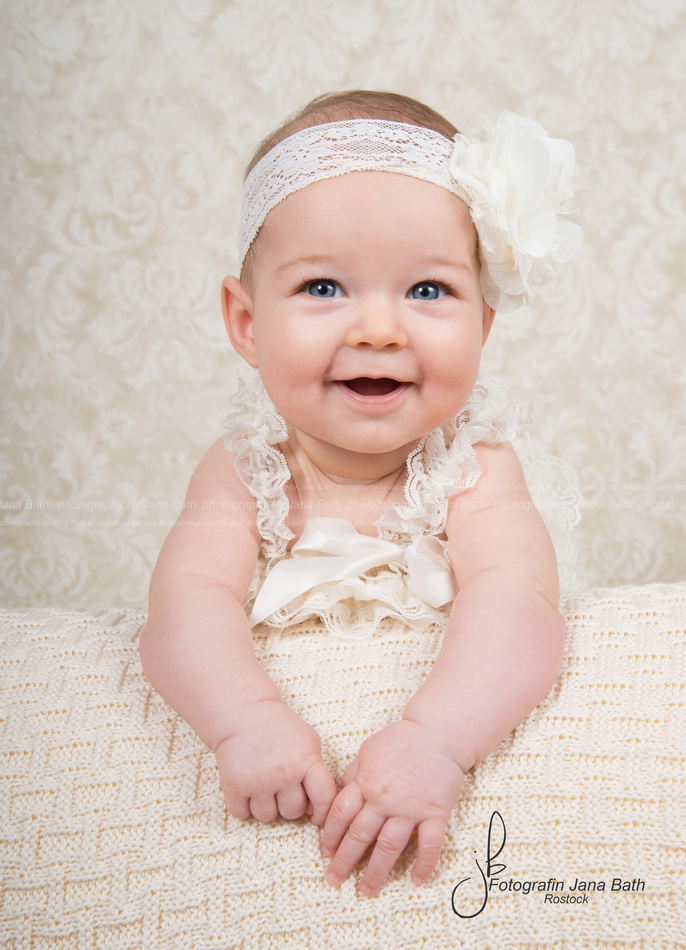 Baby Girl 5 Monate, Garderobe Fotostudio Jana Bath